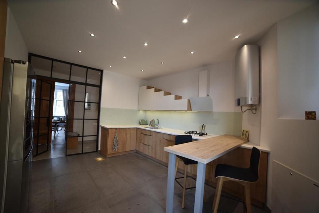 Designer Apartment 110M2 With King Size Beds & Equipped Kitchen Krakow Exterior photo